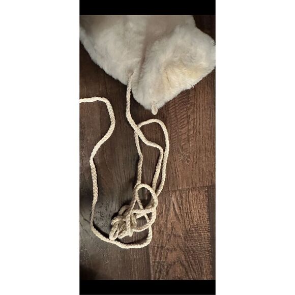 🔥Fluffy hooded,Hat and Glove set.Can be worn several ways, gloves have attachab - Picture 11 of 15